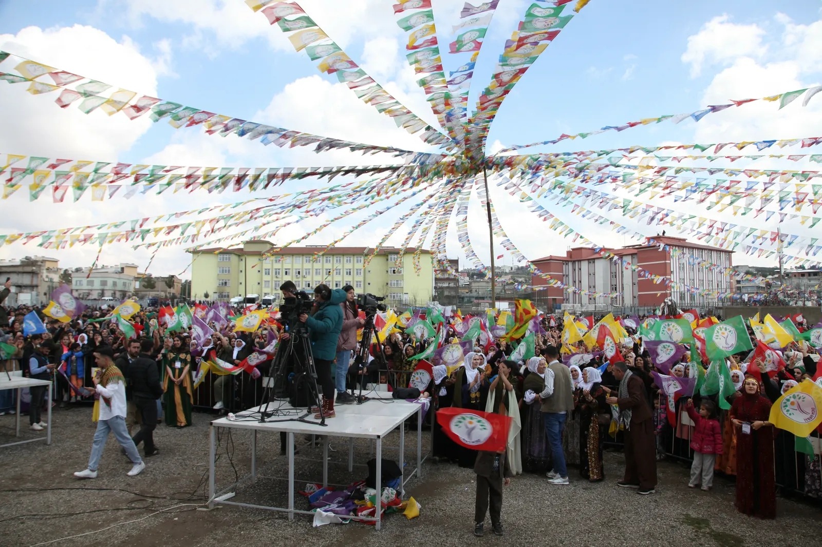 Siirt’te DEM Parti'nin Nevruz Kutlamalarında 6 Kişi Hakkında Soruşturma Başlatıldı