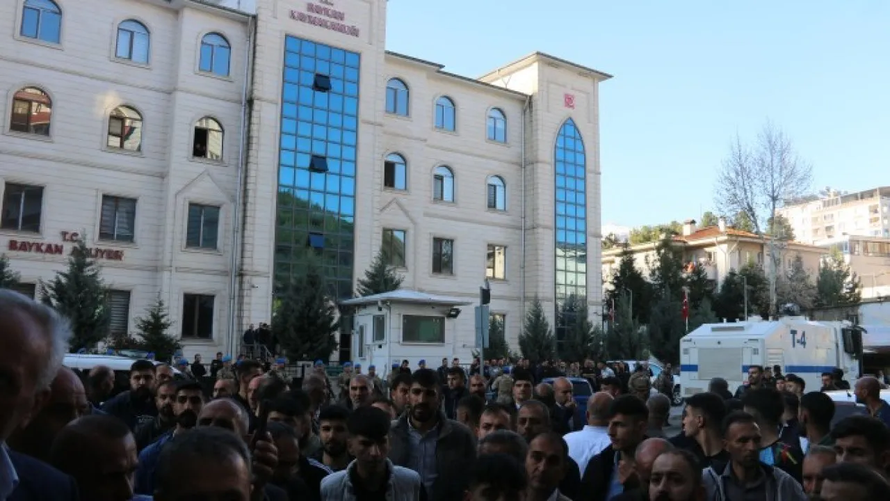 Siirt'in İki İlçesinde Daha Aynı Yola Başvuruldu: 'Memnu hak' İtirazı