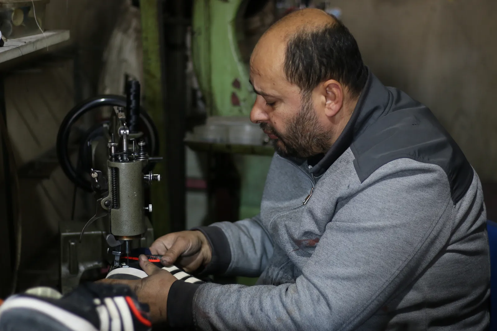 4 Metrekarelik Dükkanda 32 Yıldır Ayakkabı Tamir Ediyor