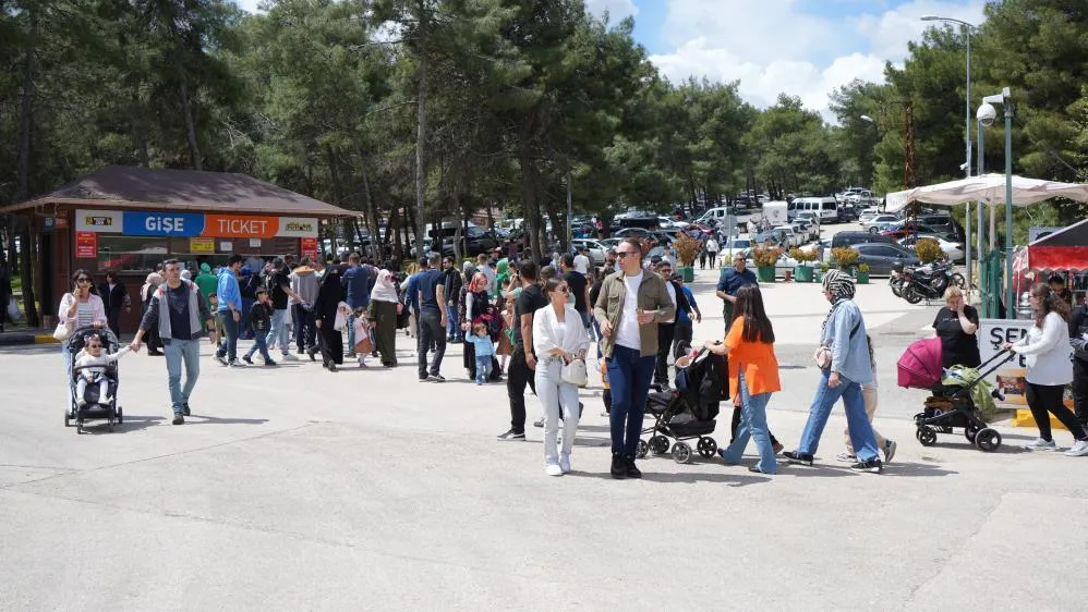 Vatandaşlar Bayramda Gaziantep Hayvanat Bahçesi'ne Akın Etti