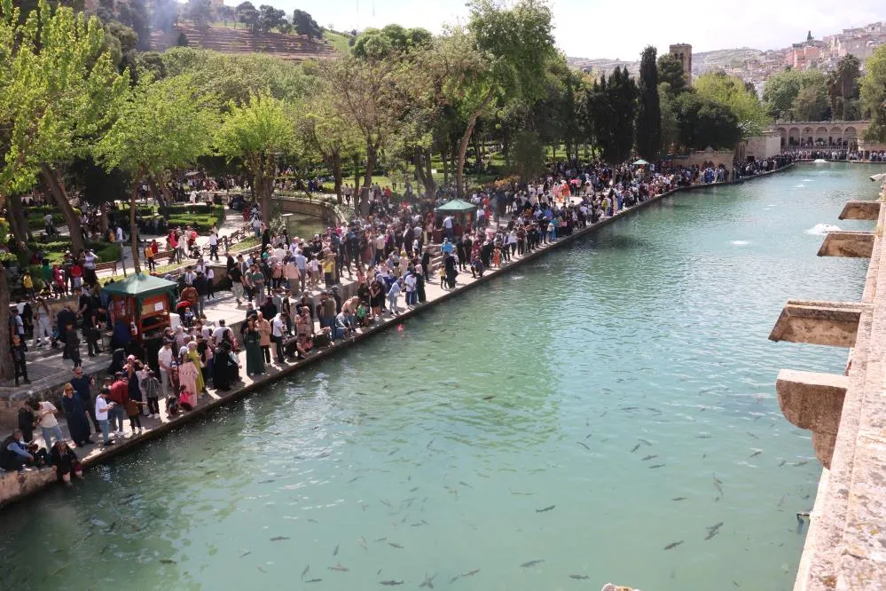 Bayram Tatilinde Balıklıgöl'e Akın