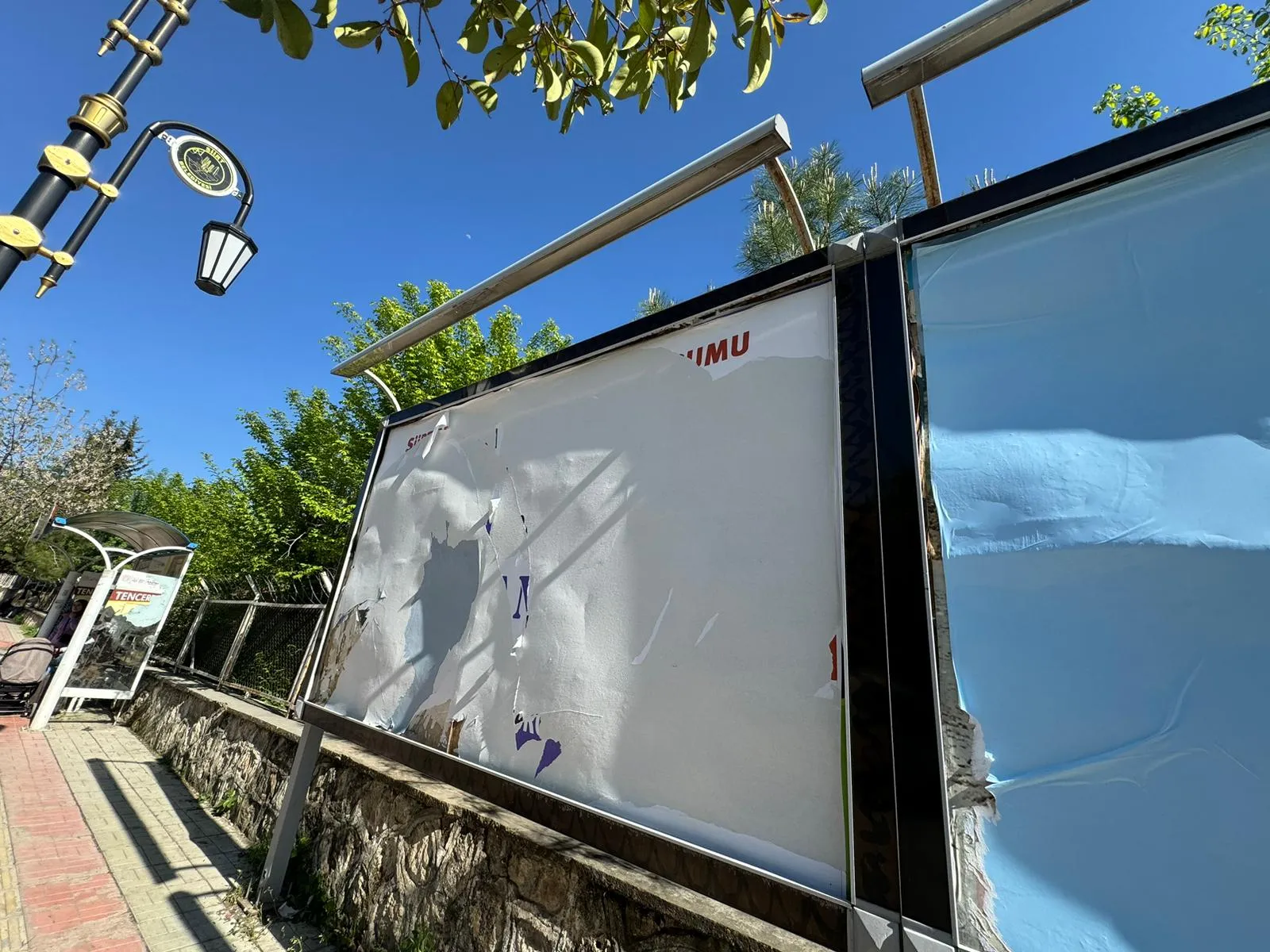 Belediye Borçlarının Yer Aldığı Billboardlar Tahrip Edildi