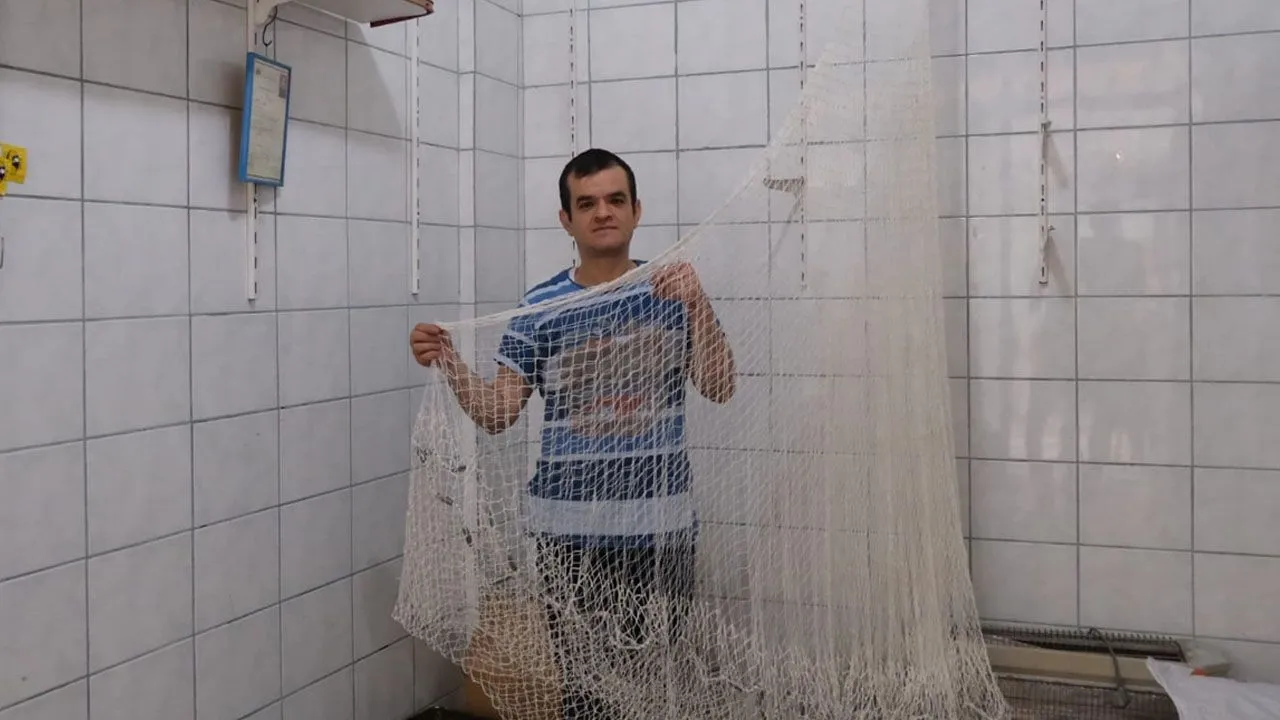 Diyarbakır'ın Ağlarını Sessizce Ören Adam