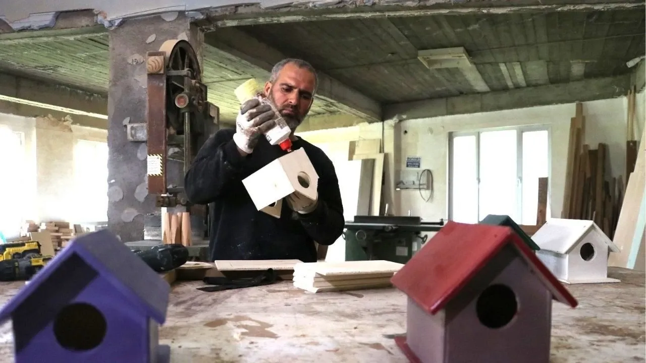 Diyarabakırlı Sanatsever Kuşlara Umut Oldu