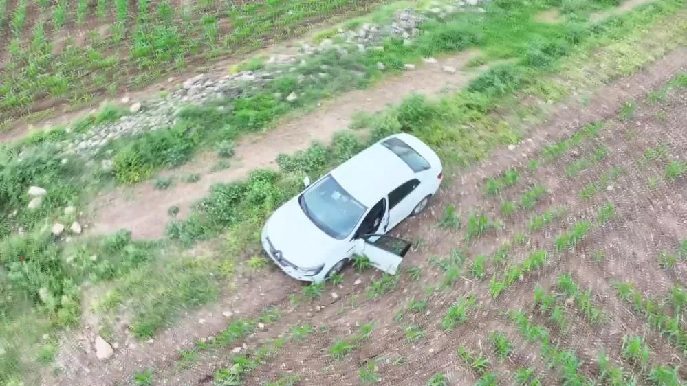 Batman’da “Dur” İhtarına Uymayıp Tarlaya Kaçan Araçtan 19 Bin Adet Uyuşturucu Hap Çıktı