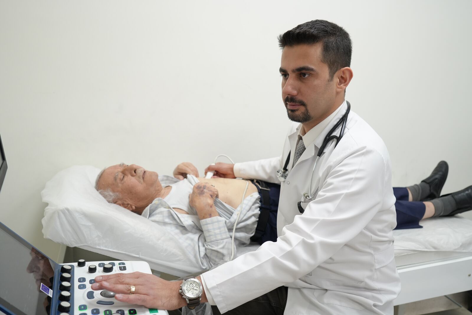 84 Yaşındaki Hastanın Ameliyatsız Yöntemle Kalp Kapağı Değişti