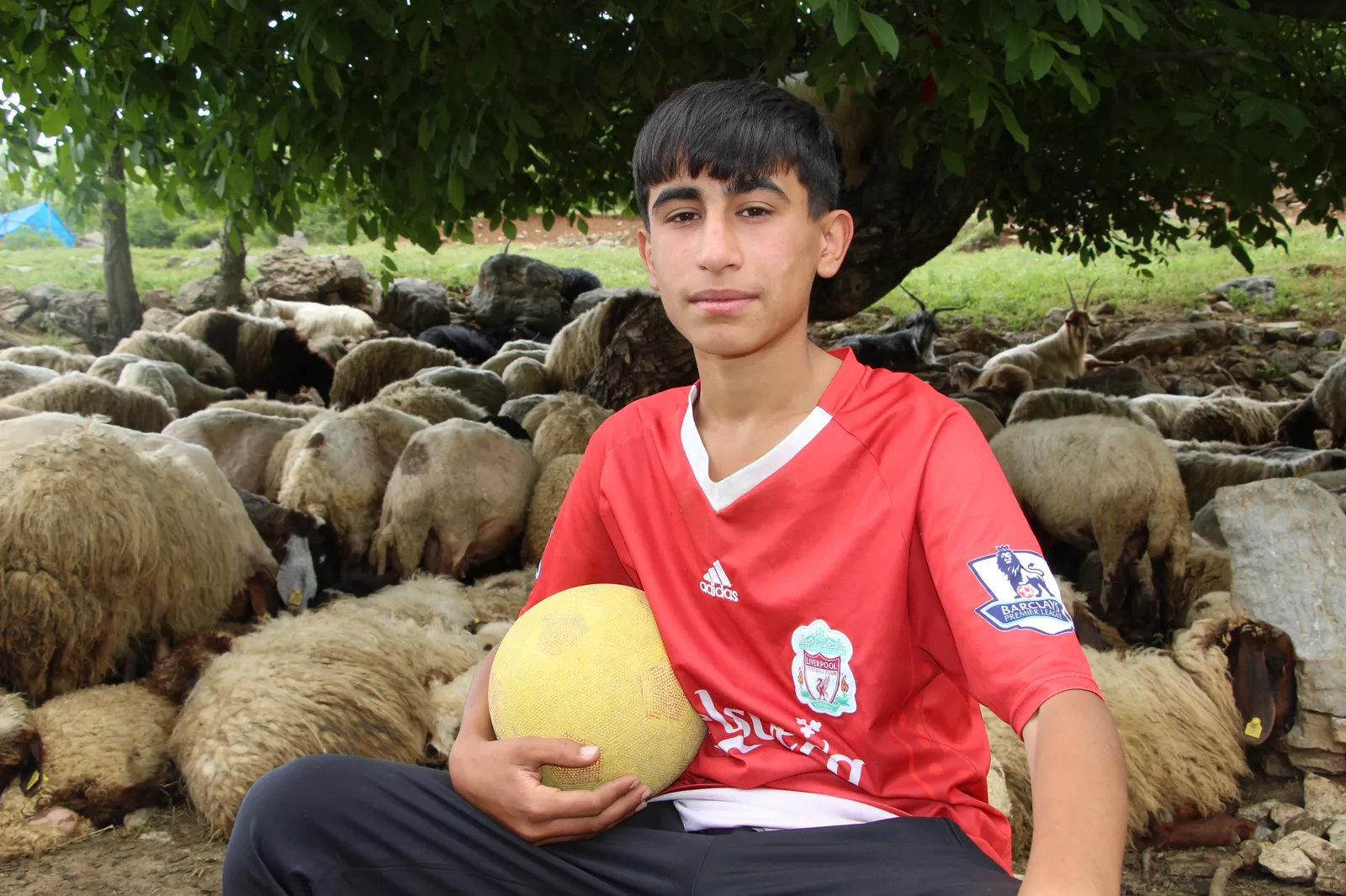 Hayali Futbolcu Olmak Olan Çoban Keşfedilmeyi Bekliyor