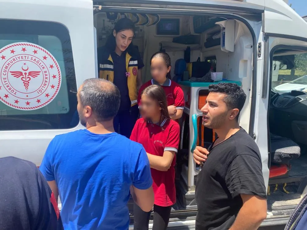 Öğrenciler Gıda Zehirlenmesi Şüphesiyle Hastaneye Kaldırıldı
