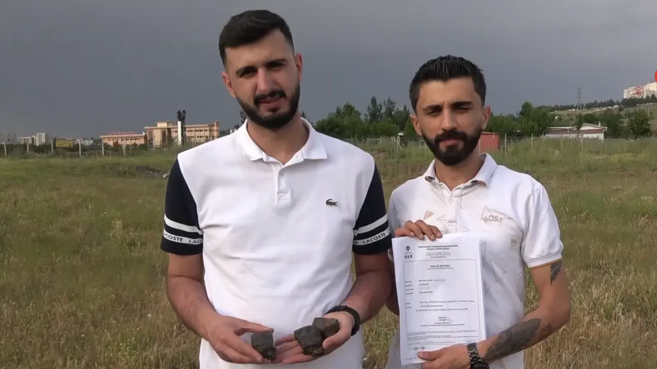 Tarlada Bulduğu Göktaşının Açık Artırmayla Satılığa Çıkardı