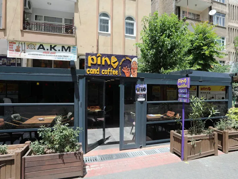 Kürtçe Kafeye Polis Baskını