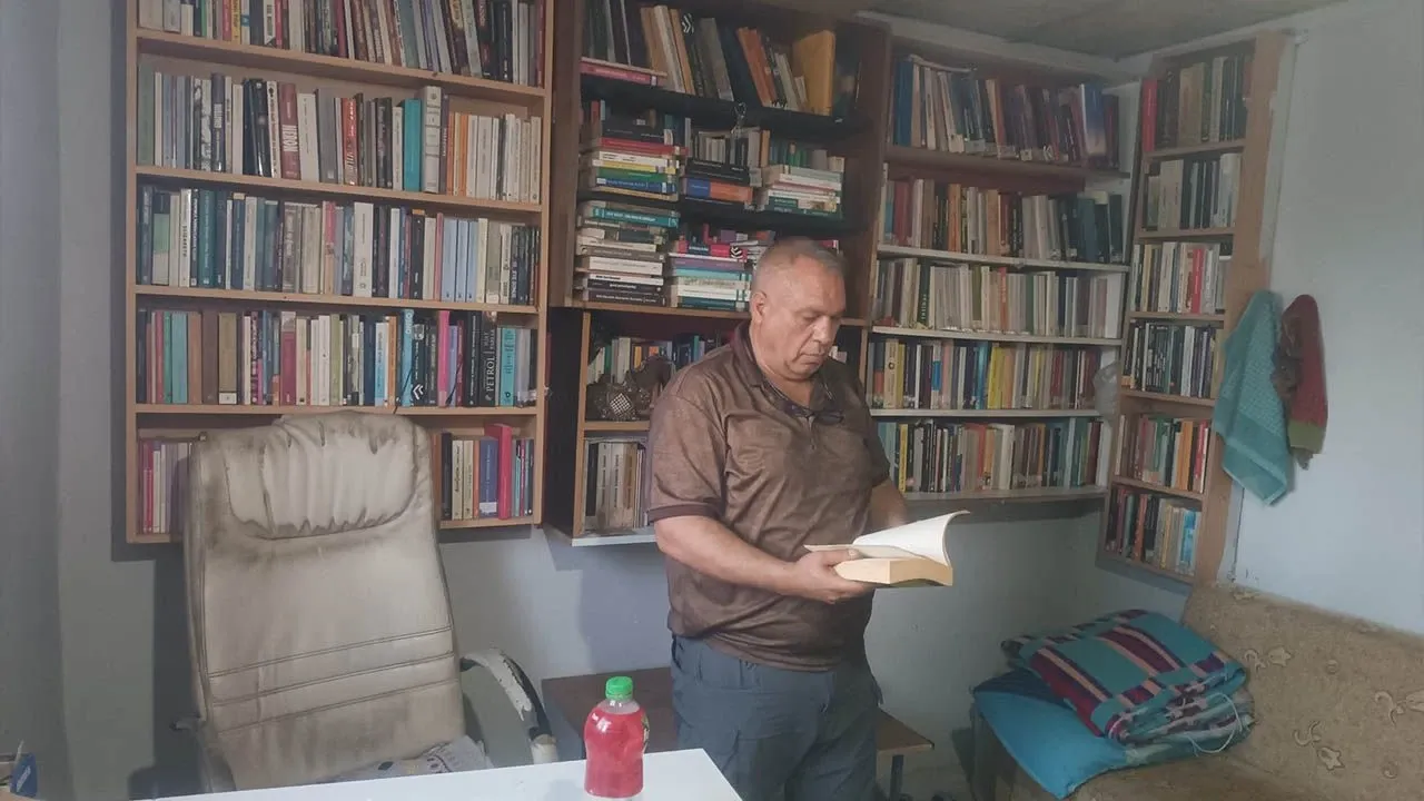 Diyarbakırlı Lastikçi Yılda 100 Kitap Okuyor