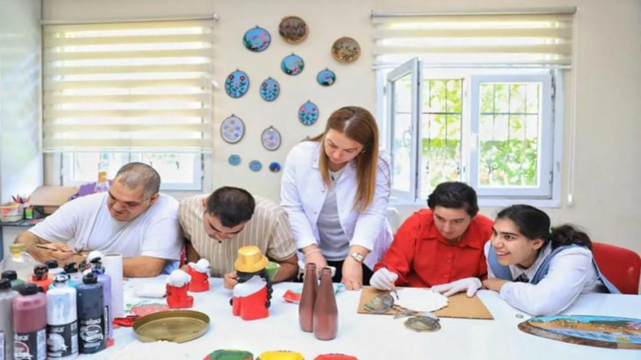 Çöpler Sanat Eserine Dönüşüyor