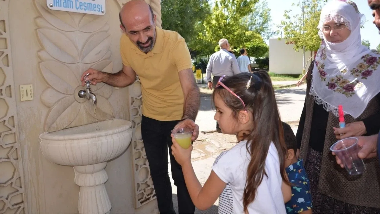 Bu Çeşmelerden Limonata ve Şerbet Akıyor