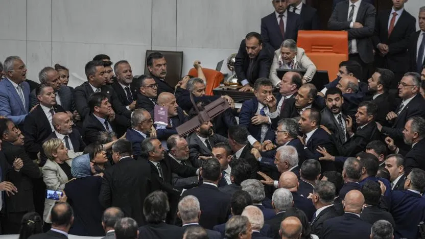 15 Barodan Ortak Tepki: “TBMM Şiddetle Anılmamalıdır!”