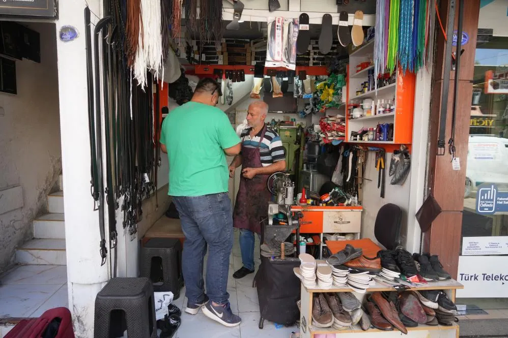 7 Metrekarelik Dükkanda 40 Yıldır Ayakkabı Tamir Ediyor