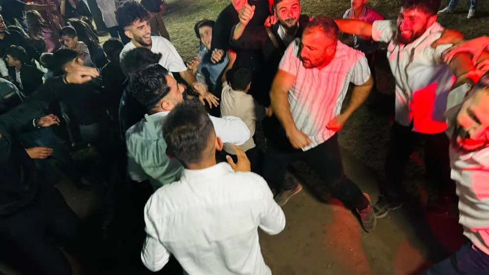 Şırnaklı Gençlerin İlginç Dansı