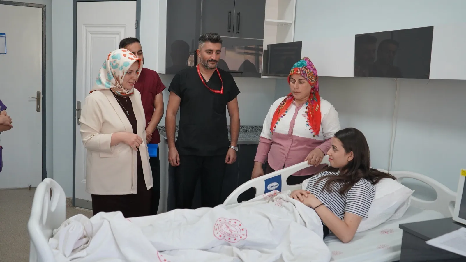 Genç Hastanın Karaciğerlerinde Oluşan 10 Santimlik Kist Kapalı Ameliyat İle Giderildi