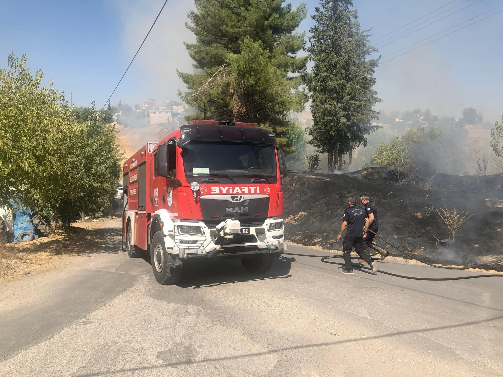 Otluk Alanda Çıkan Yangın Bahçeye Sıçradı