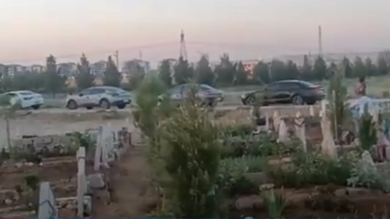 Bir Tarafta Yas, Diğer Tarafta Halay