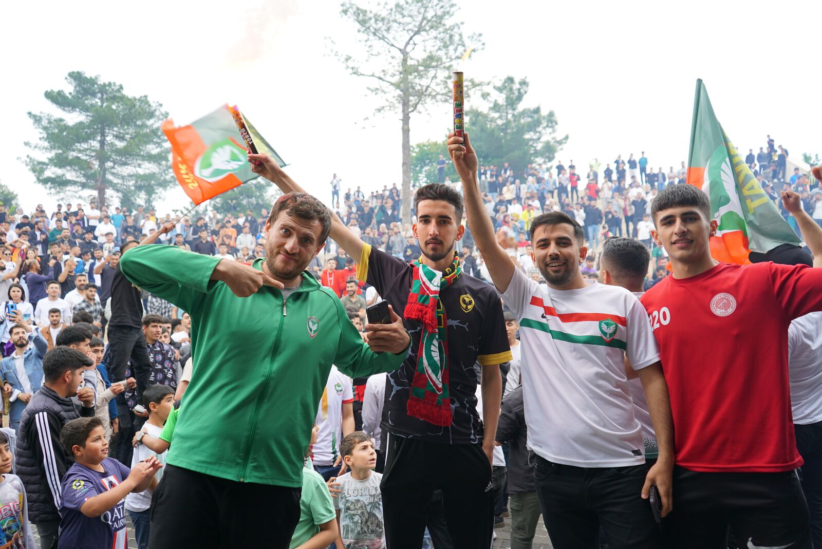 Bölgeden Binlerce Kişi Amedspor Maçına Gitti