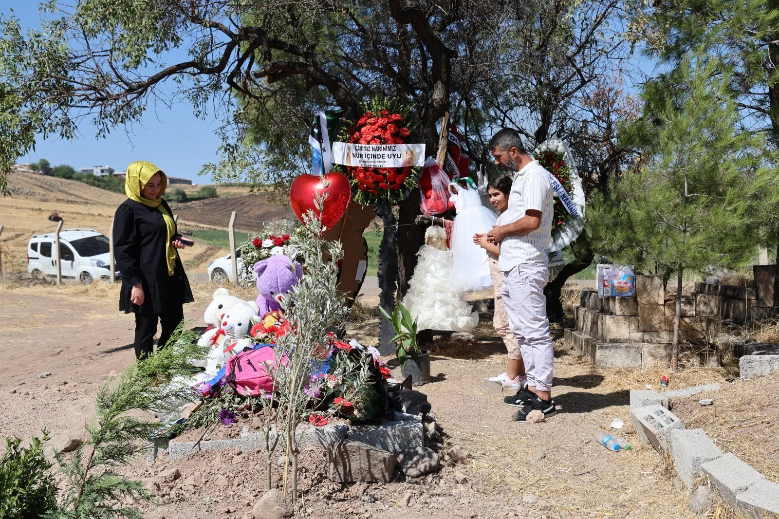 Narin'in Akranlarından Mezarına Ziyaret Devam Ediyor