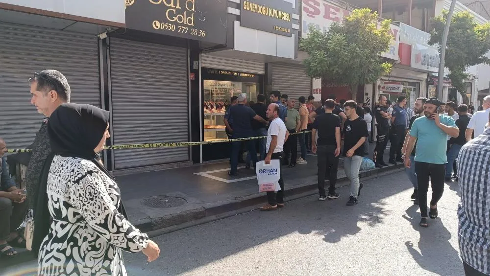 Batman'da Kuyumcunun Kendi Kafasına Sıktığı Mermi Yanında Oturan Kişiye Sekti