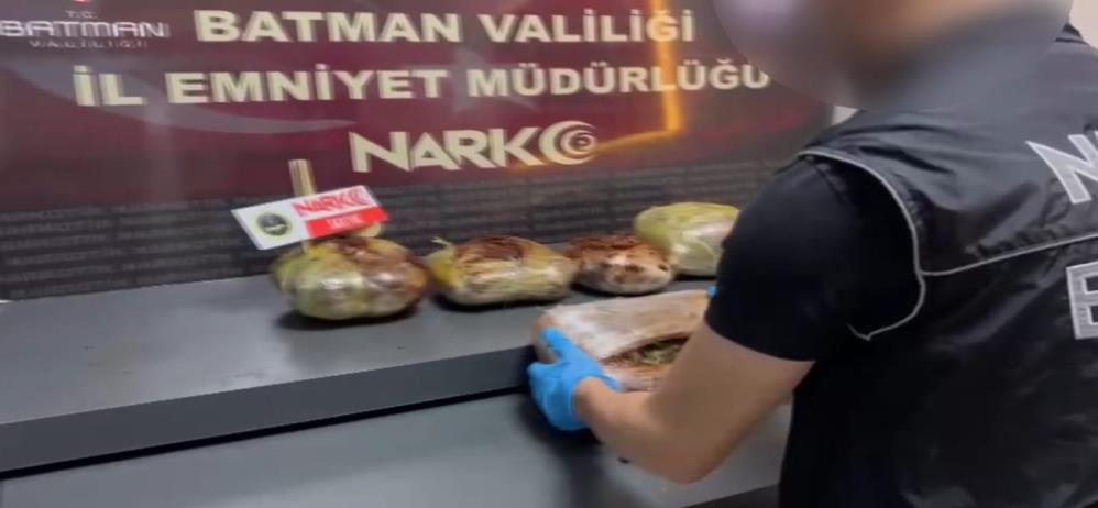 Batman’da 'Dur' İhtarına Uymayarak Kaçan Araçta Uyuşturucu Ele Geçirildi