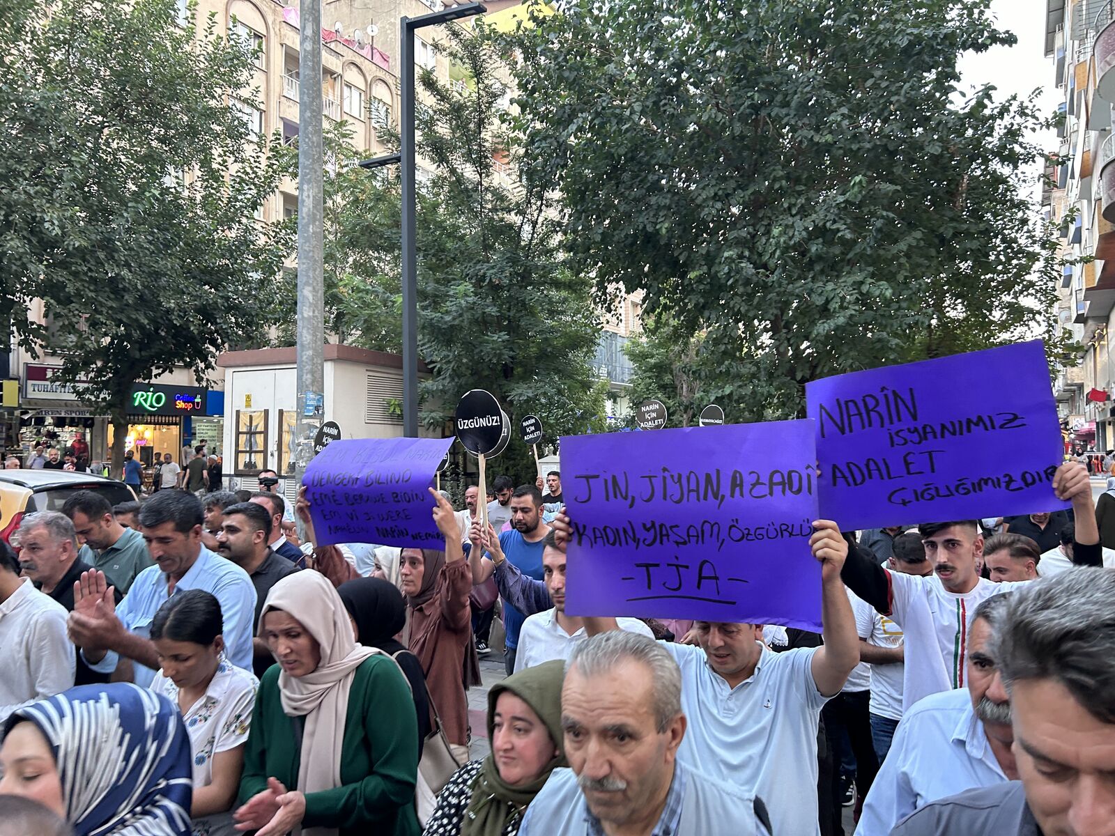 Narin’in Öldürülmesine Tepki: “Narin Mezarda Adalet Nerede”