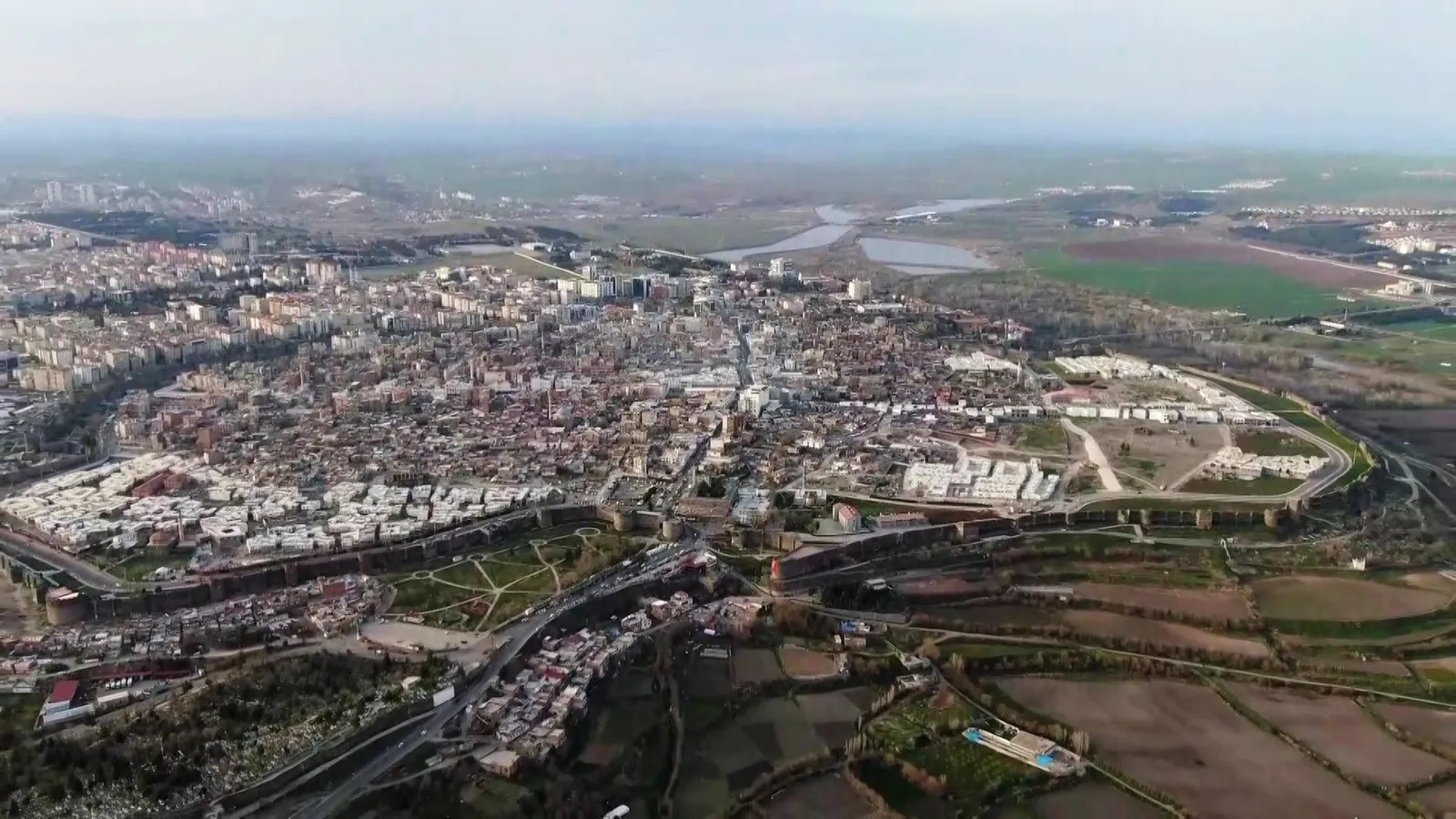 Surları ve On Gözlü Köprü’nün Yapılışı Yapay Zeka İle Canlandırıldı