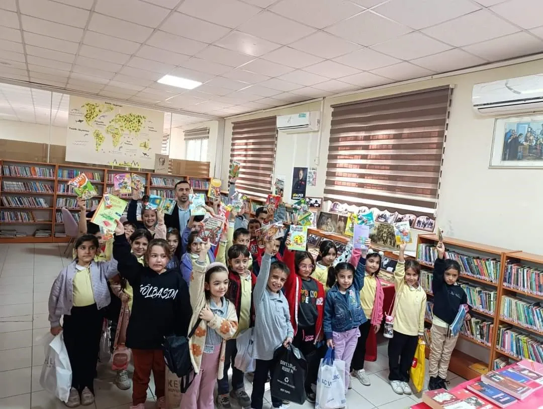 Gölbaşı'nda Öğrenciler Kütüphaneyi Gezdi