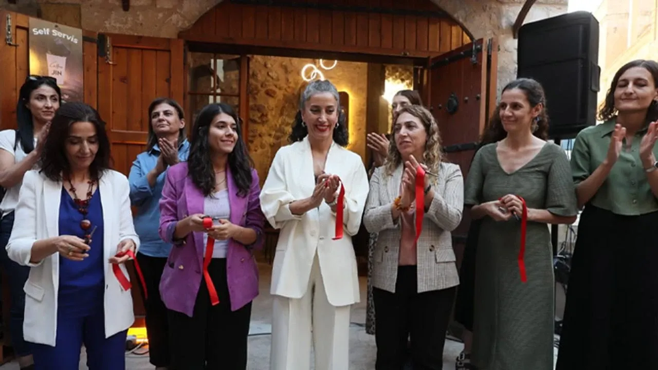 Kadınlara Yönelik Kafe Açıldı