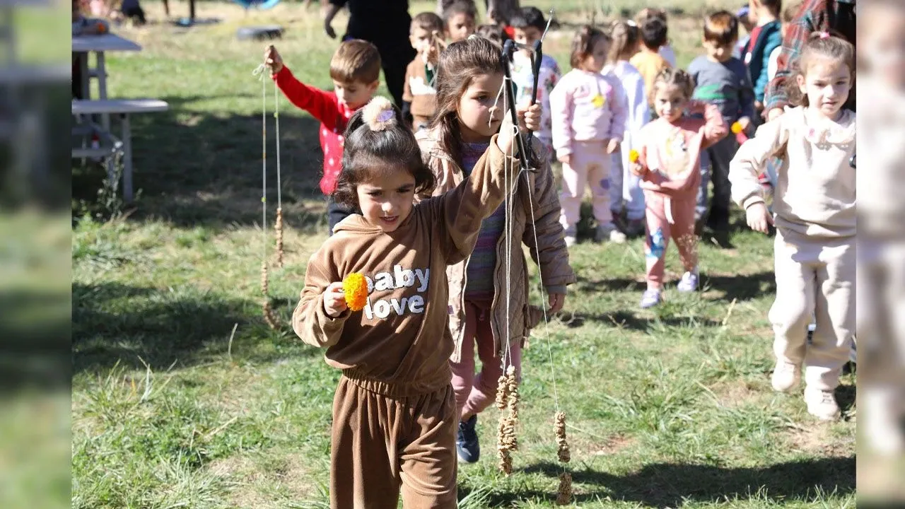 Zarokistanlı Çocuklardan Bağ Bozumu ve Bulamaç Etkinliği