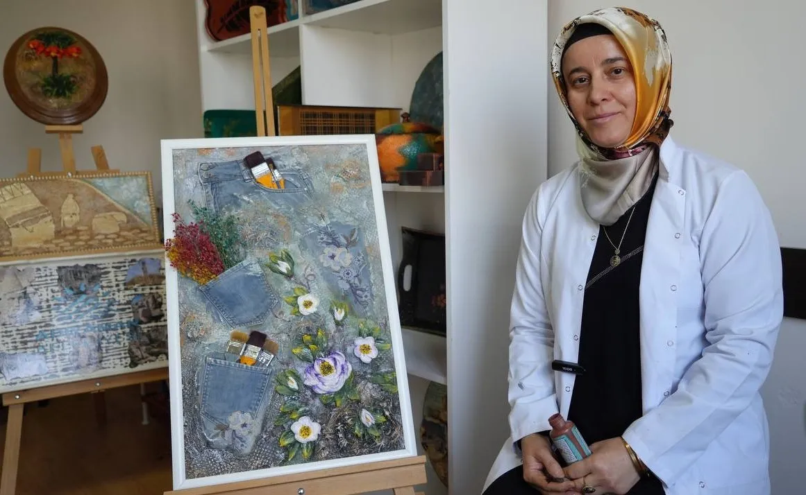 Kadınlar Enkaz Malzemeleriyle Hatıraları Yaşatıyor
