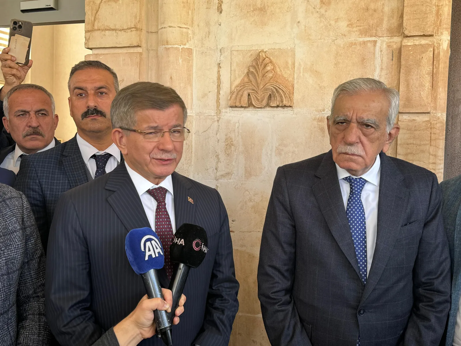 Gelecek Partisi Genel Başkanı Davutoğlu, Mardin'de Ahmet Türk ile Görüştü