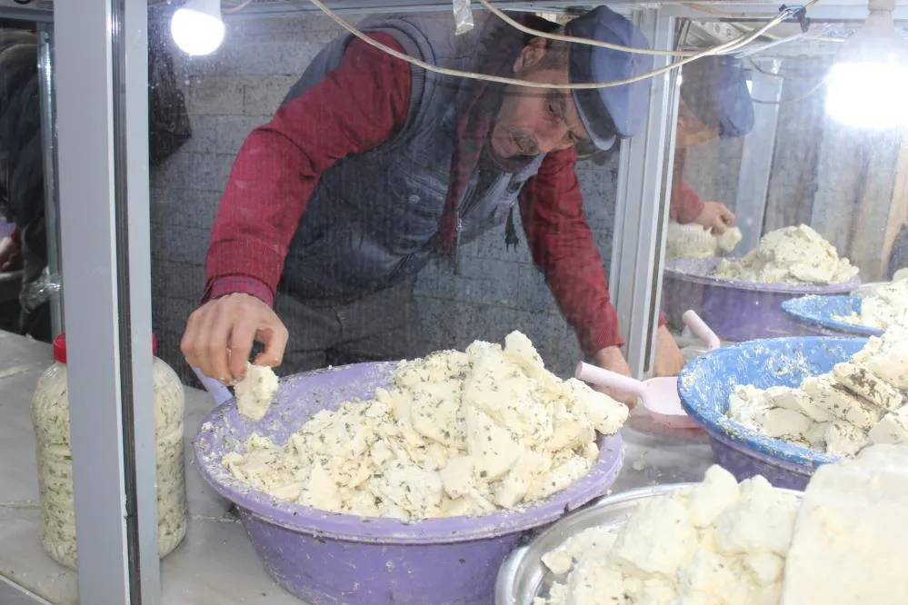 Siirt'te Kışlık Peynir Satışa Çıktı