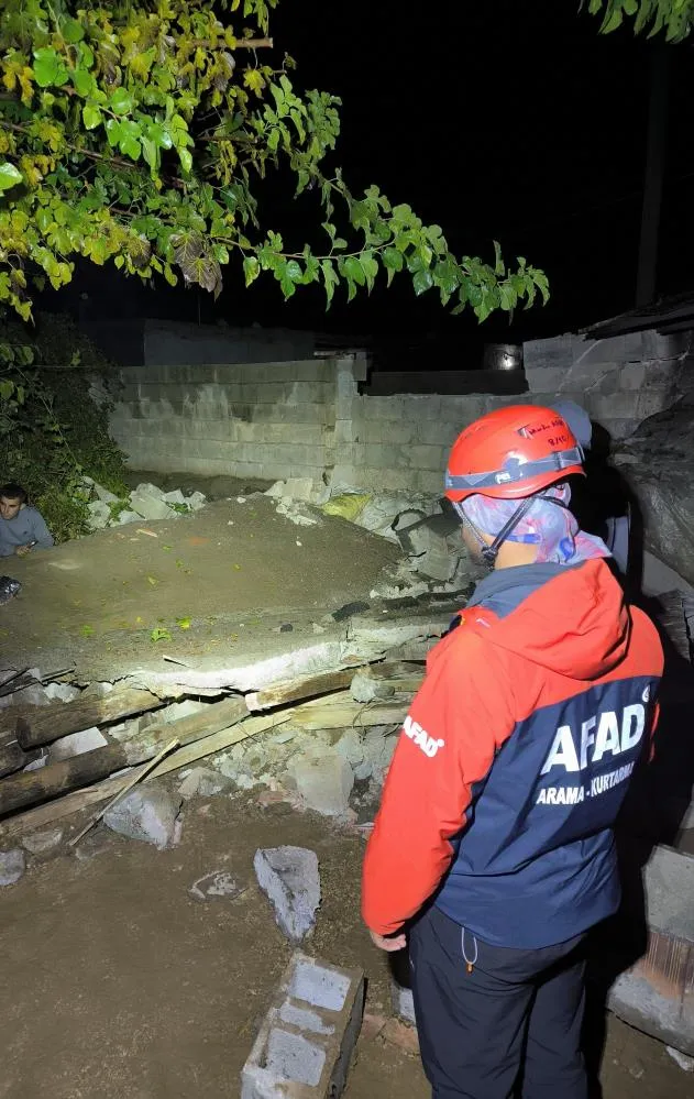 Mardin'de Yoğun Yağış Nedeniyle Bina Çöktü: 2 Yaralı