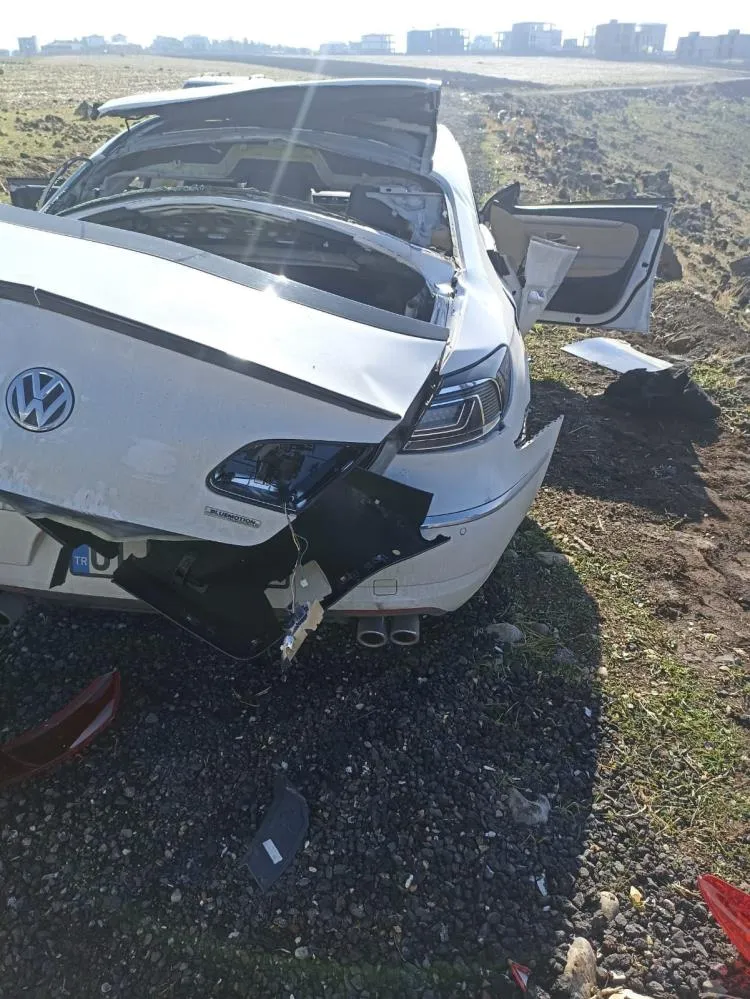 Otomobilde Patlayan Çakmak Gazları Aracı Bu Halde Getirdi: 2 Yaralı