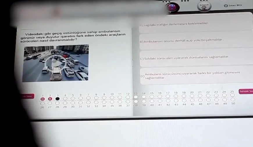 Kurduğu Düzenekle Ehliyet Sınavına Girenlere Kopya Gönderen Şahıs Tutuklandı