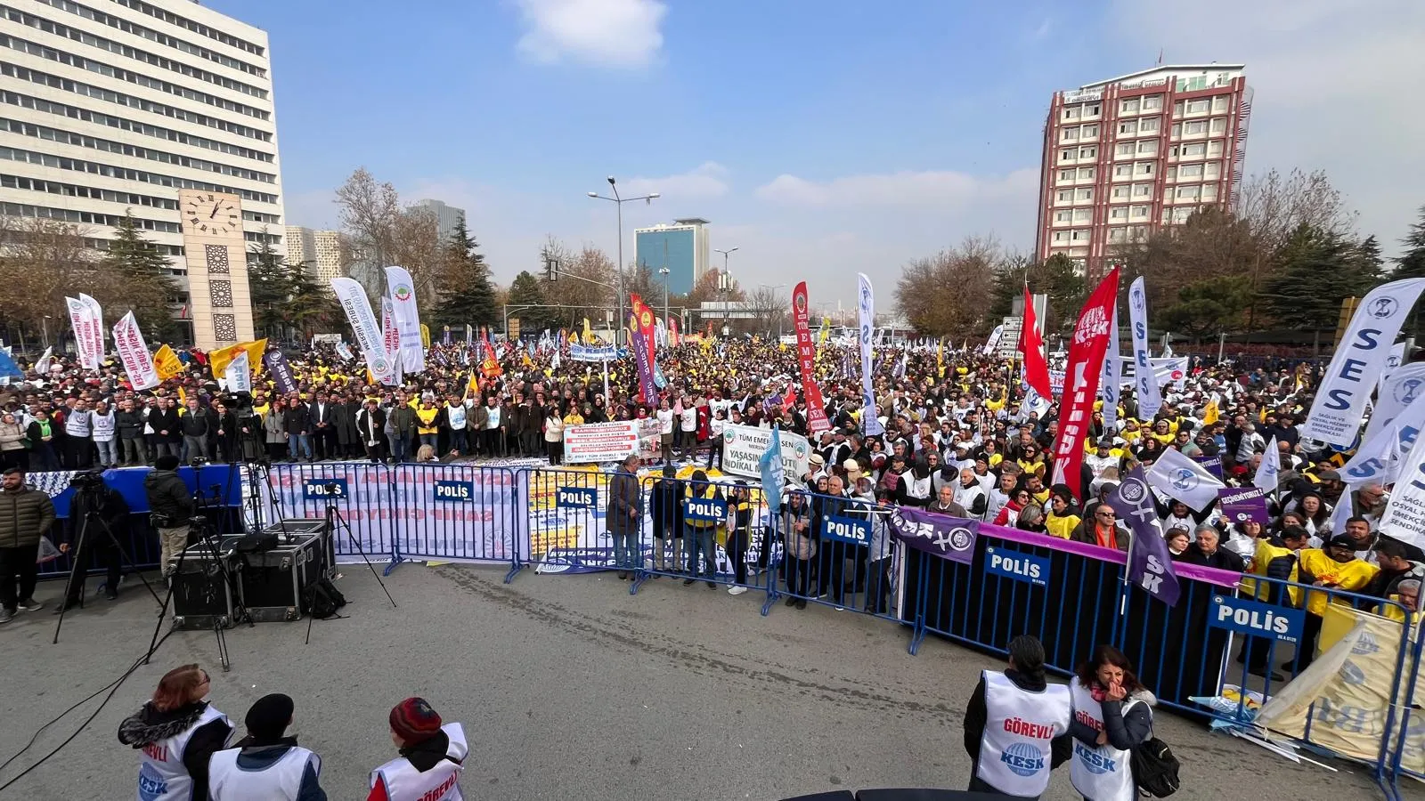 KESK'in “Geçinemiyoruz” Mitingine Binlerce Kişi Katıldı