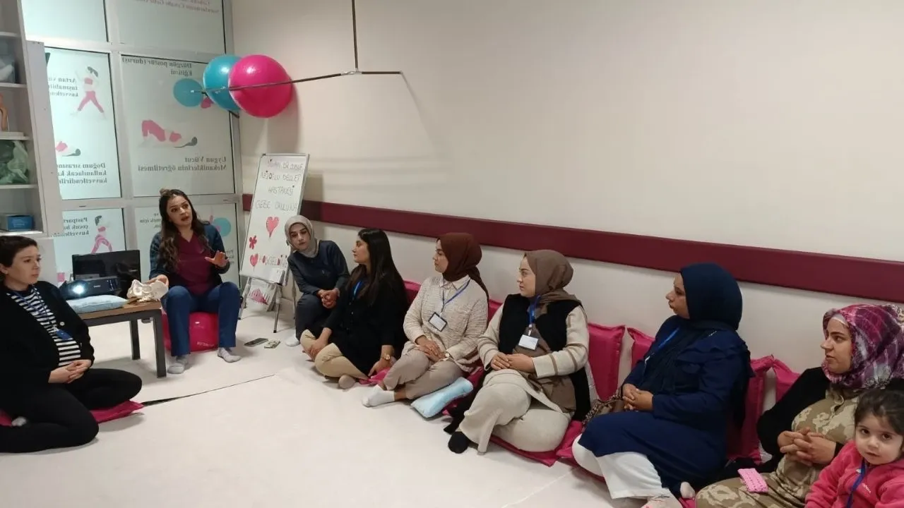 Anne Adayları ‘Gebe Okulu’ İle Bilinçleniyor