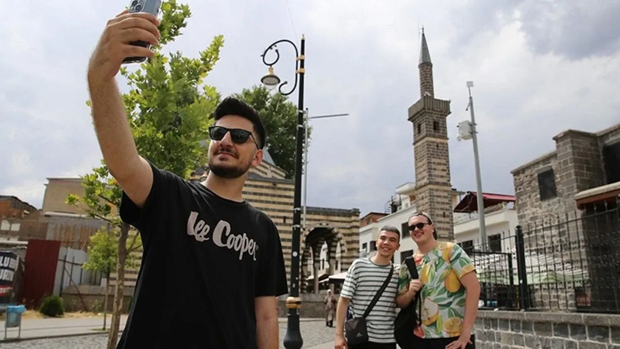 Kürt Gençleri Neden "Kendime" Diyor?