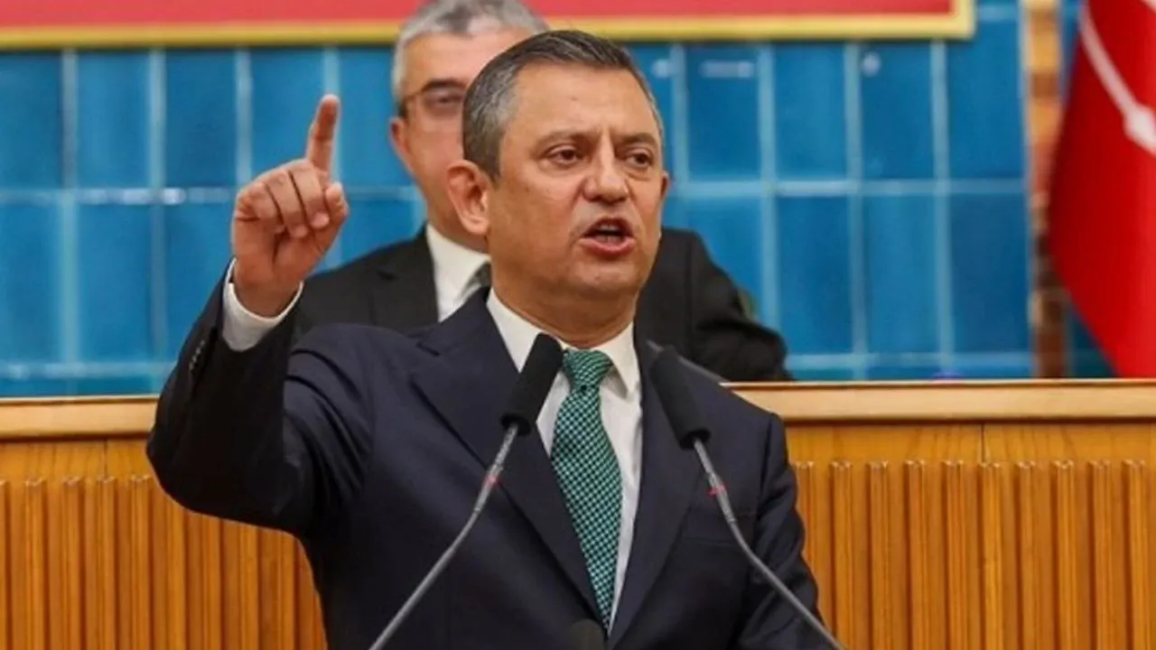 Özgür Özel'den Kayyum Tepkisi: Gitmekte Olan İktidarın Son Çırpınışları