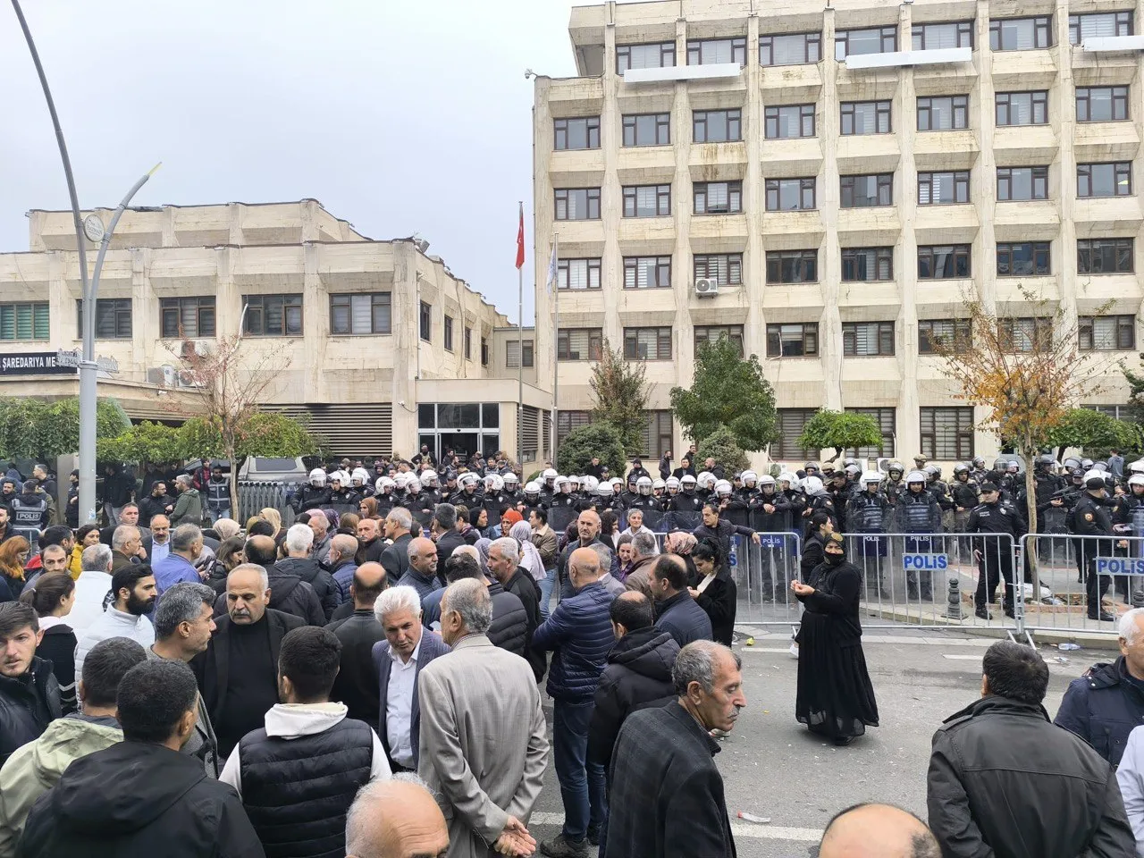 Batman ve Mardin’de Kayyum Protestosu