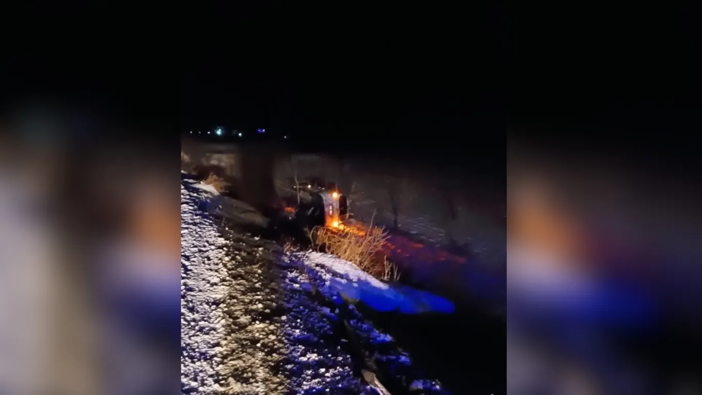 Otomobil Şarampole Yuvarlandı: 2 Yaralı