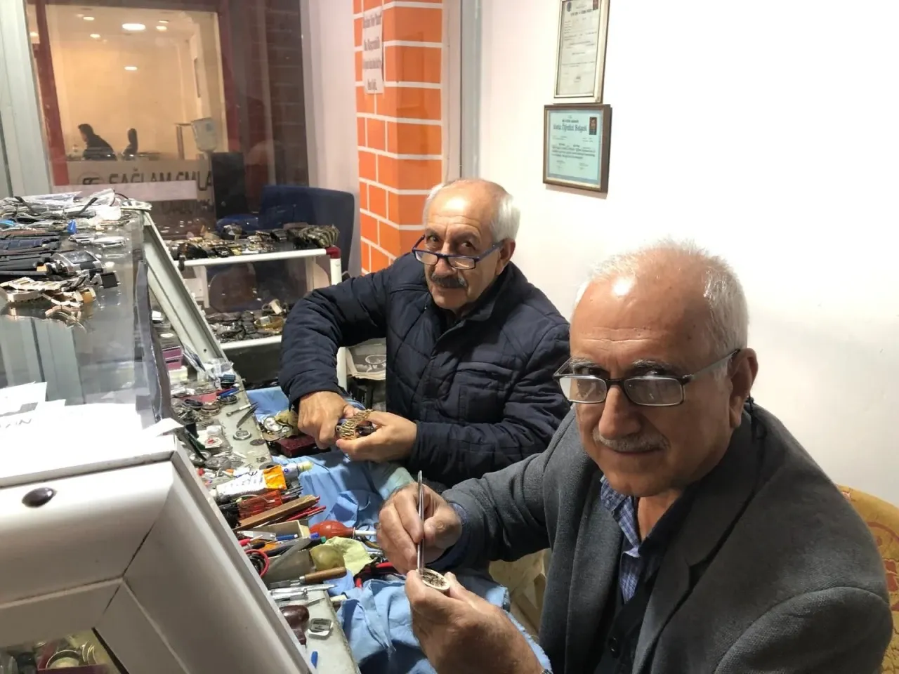 Zamana Hayat Veren Kardeşler