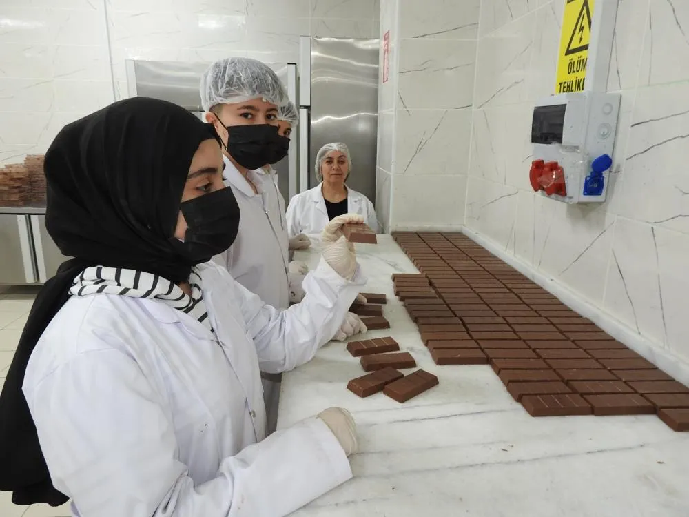 Dillere Destan Dubai Çikolatası Lise Öğrencilerinin Ellerinde Lezzet Buluyor