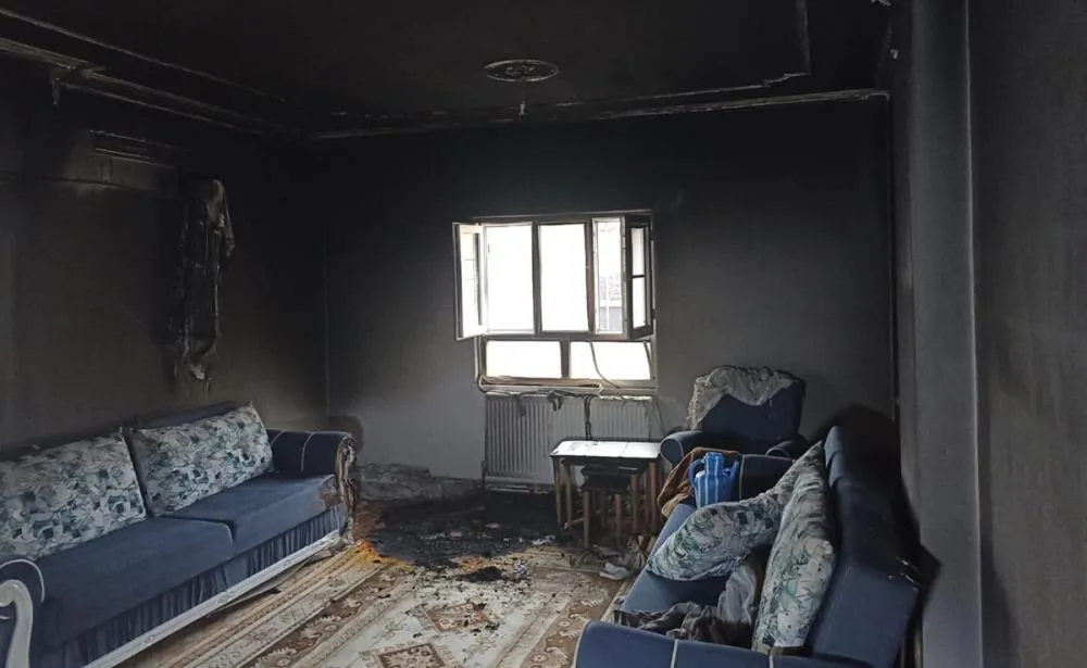 Siirt'te Çıkan Yangında Bir Ev Kül Oldu