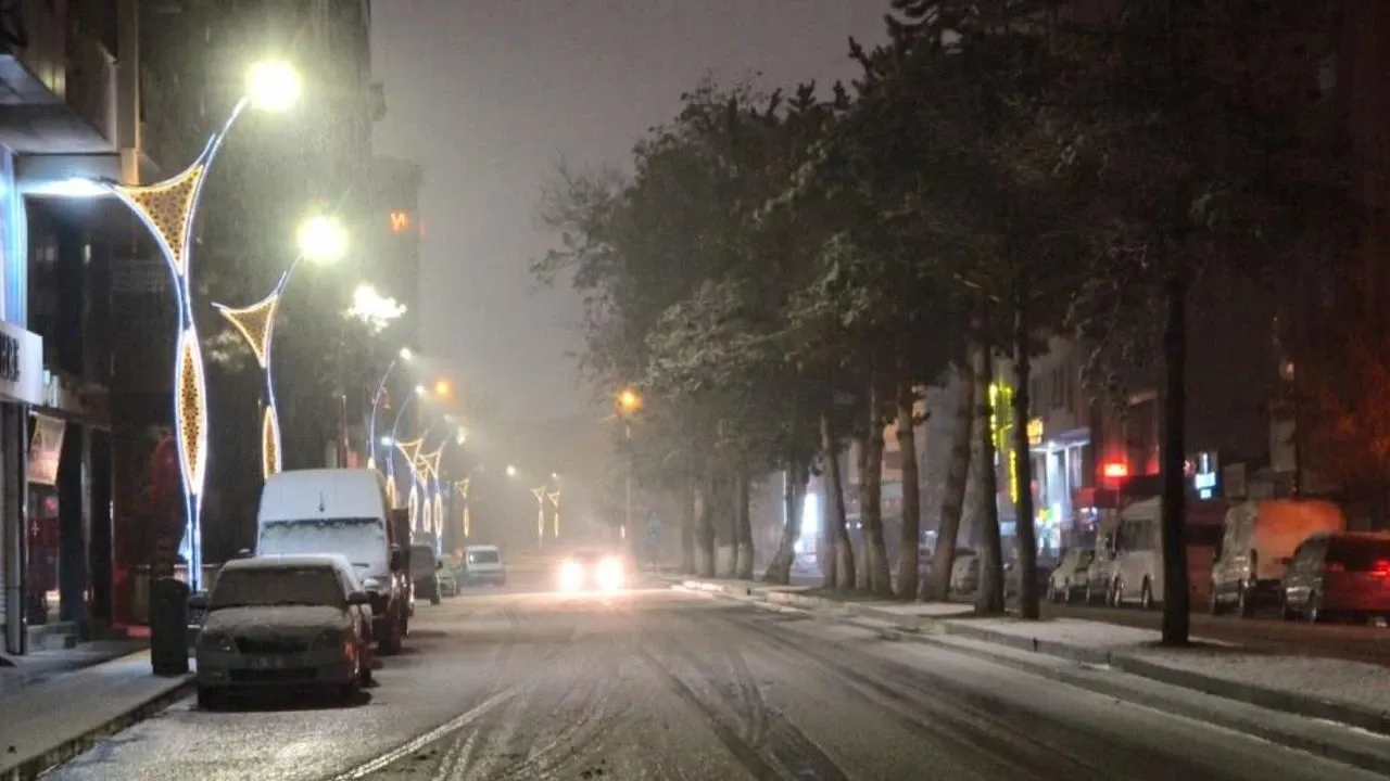 Tatvan’da Zor Anlar, Kar 10 Santimi Buldu