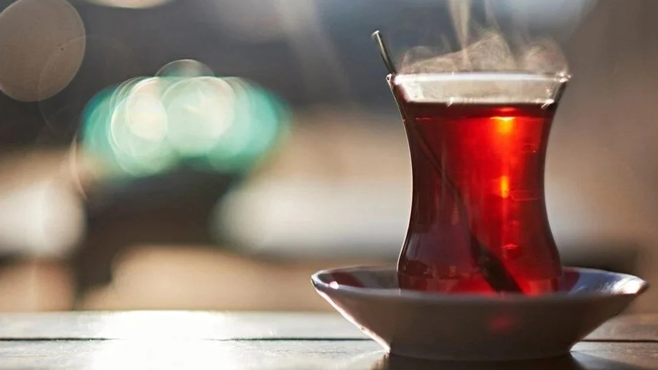 Bakanlık Tek Tek İfşa Etti: Çay Yerine Boya İçirmişler!