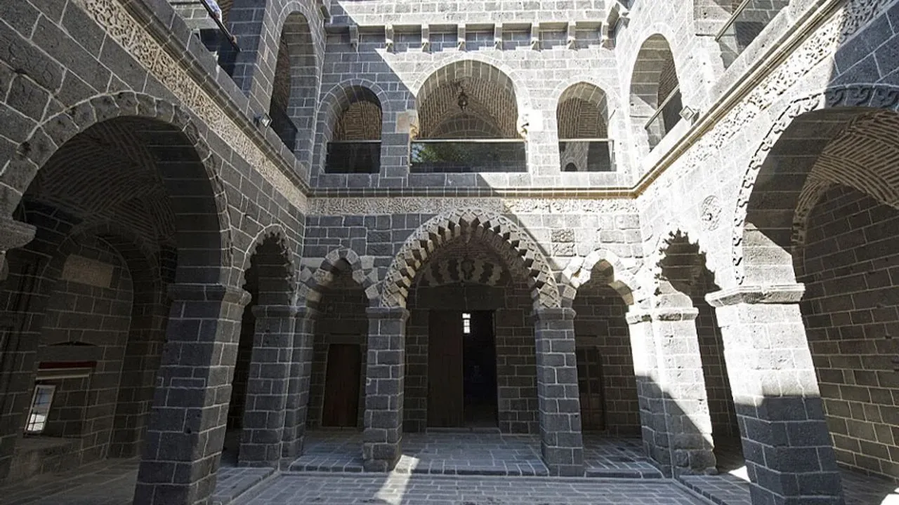 Diyarbakır, Anadolu'nun İlk Üniversitesine Ev Sahipliği Yapıyor